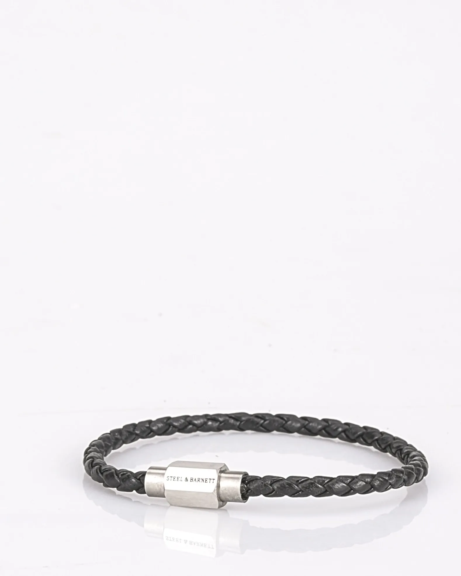 Steel & Barnett Sieraad