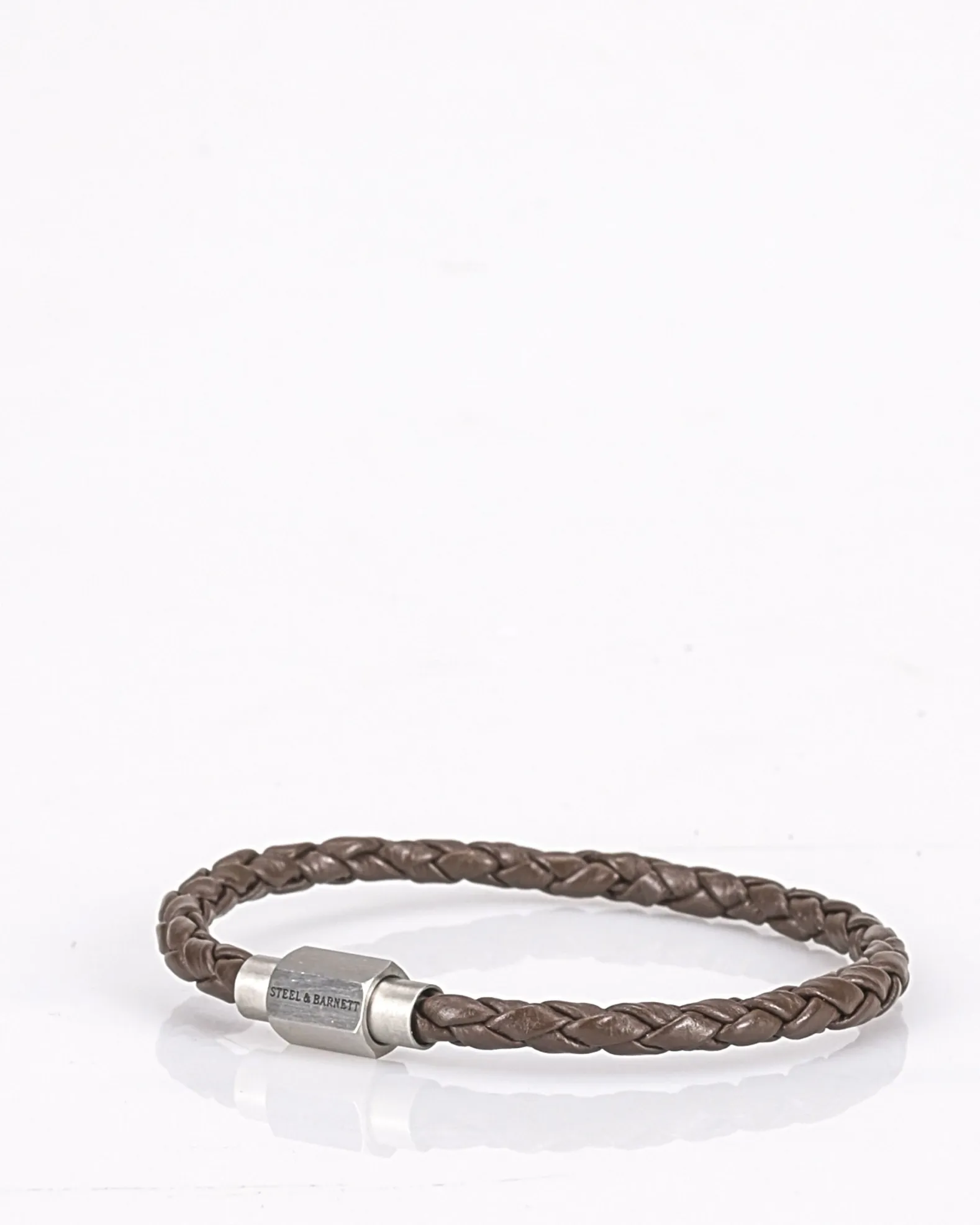 Steel & Barnett Sieraad